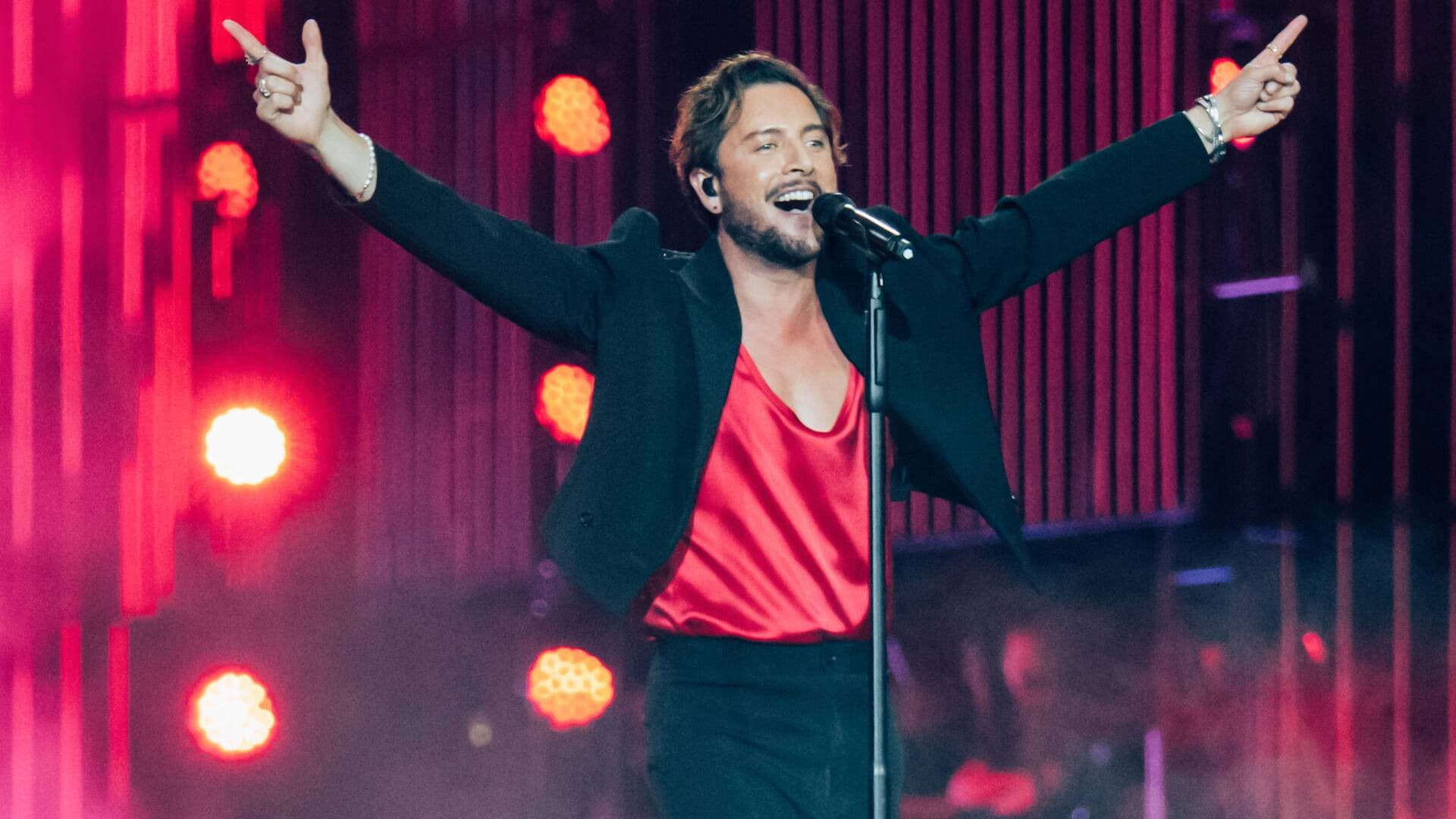 Manuel Carrasco - La Última Flecha. Directo Estadio Santiago Bernabéu, Madrid