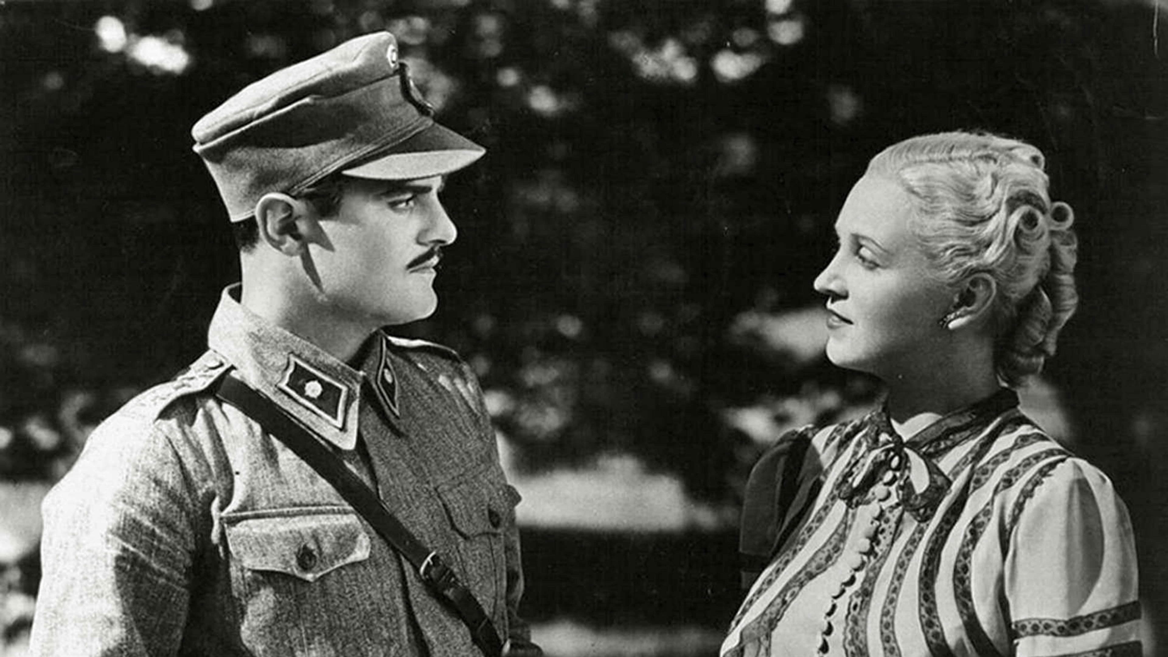 Serenaadi sotatorvella eli sotamies Paavosen tuurihousut