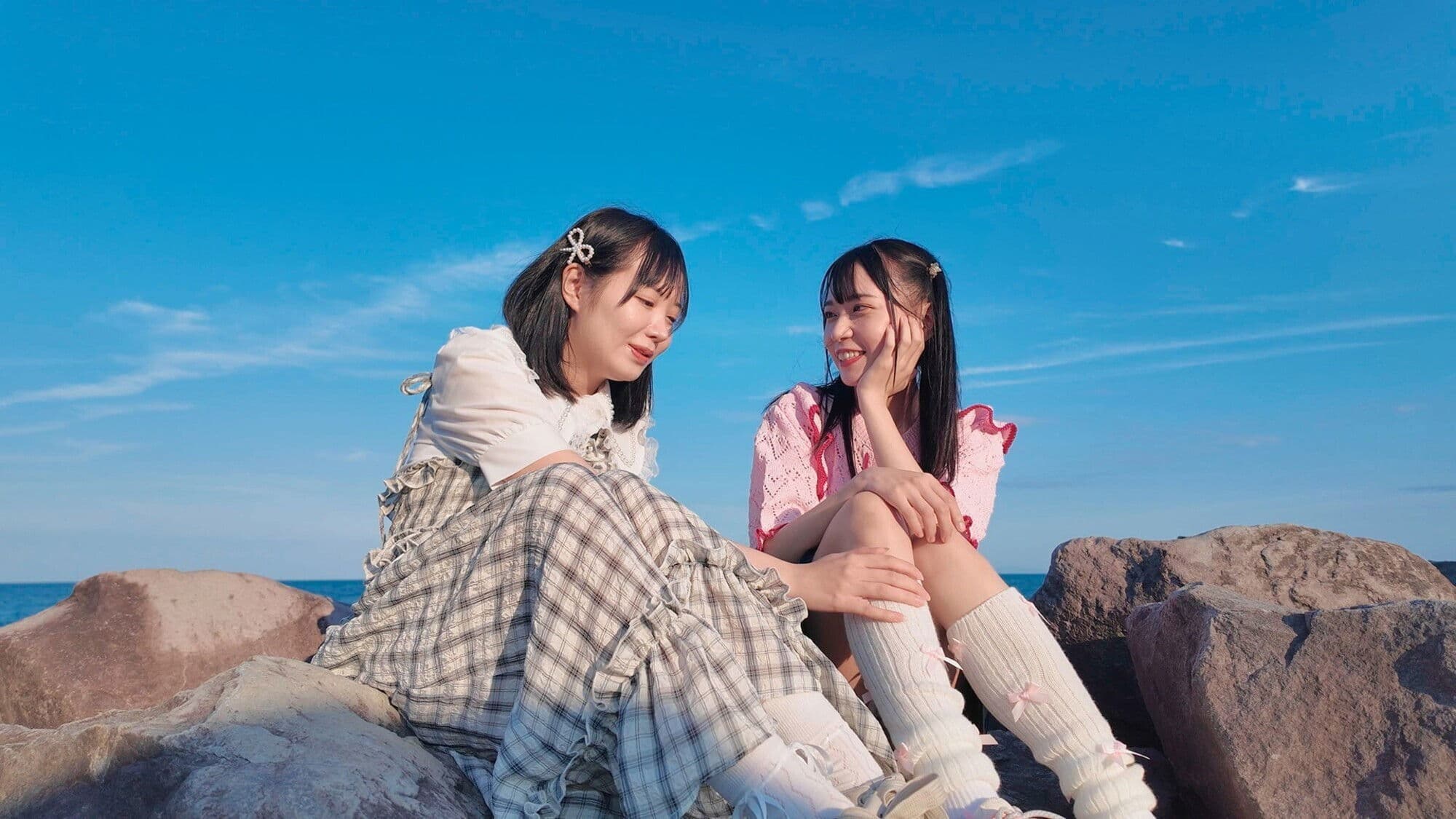 Hanikami Seppun Ryokou: Naganen no shinyuu, hajimete no futarikiri ryokou… Motto suki o tsutaetakute mitsumeattara zutto kisu shita ippaku futsuka no monogatari: Marui Moeka × Hinata Hikage