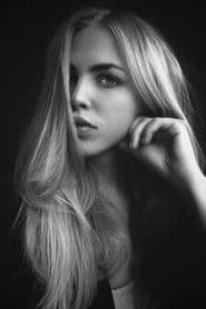 Sarah Mevers photo 7