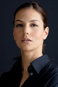 Defne Kayalar photo 5