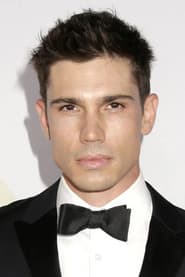 Tanner Novlan photo 2