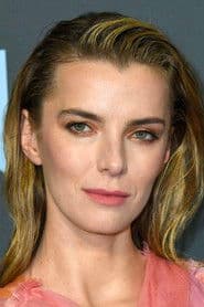 Betty Gilpin photo 5