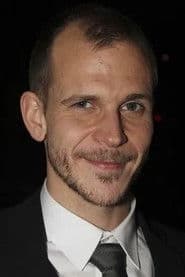 Gustaf Skarsgård photo 10