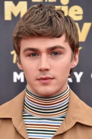Miles Heizer photo 3