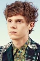 Evan Peters photo 5